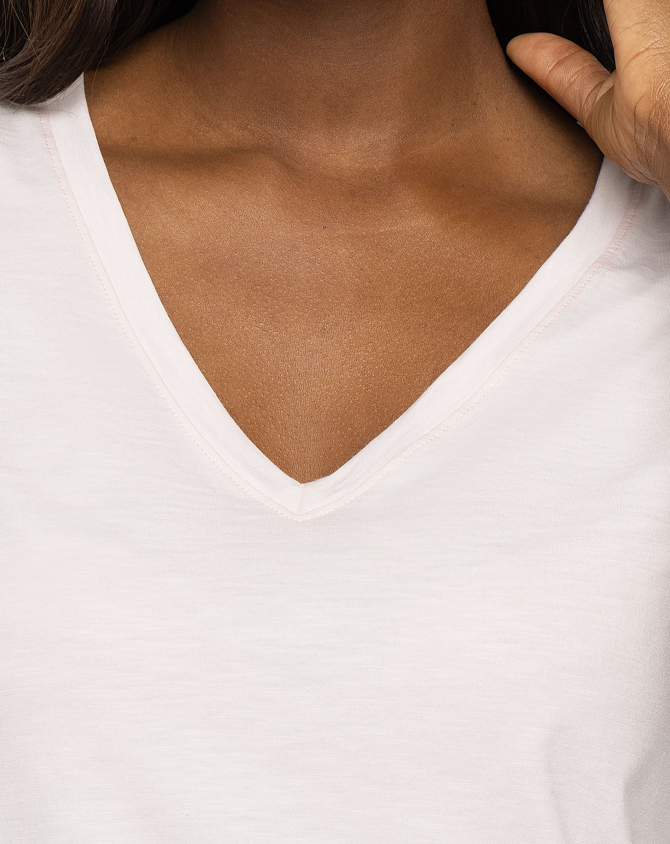 DAY OR NIGHT V-NECK TEE Image Thumbnail 2