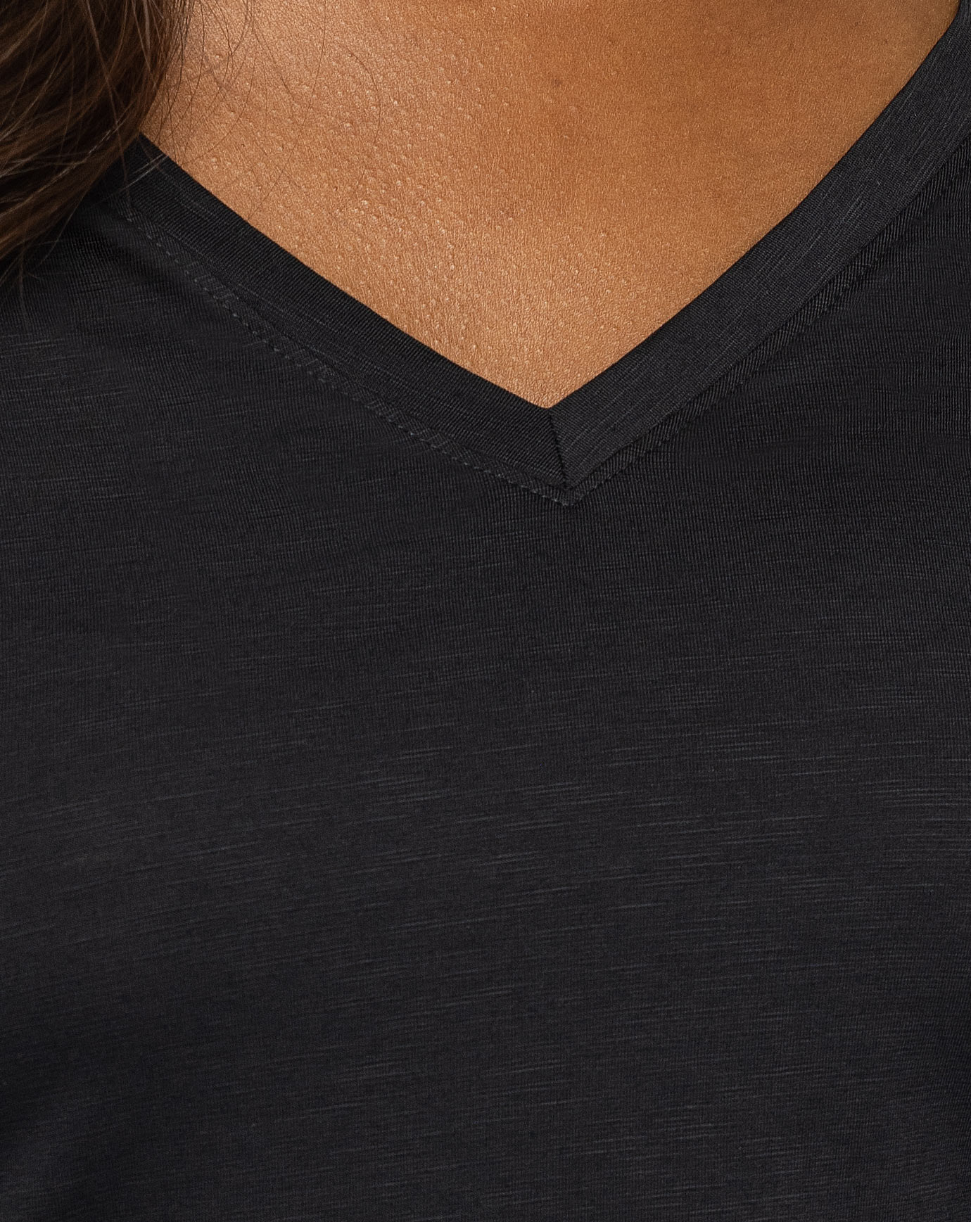 DAY OR NIGHT V-NECK TEE Image Thumbnail 3