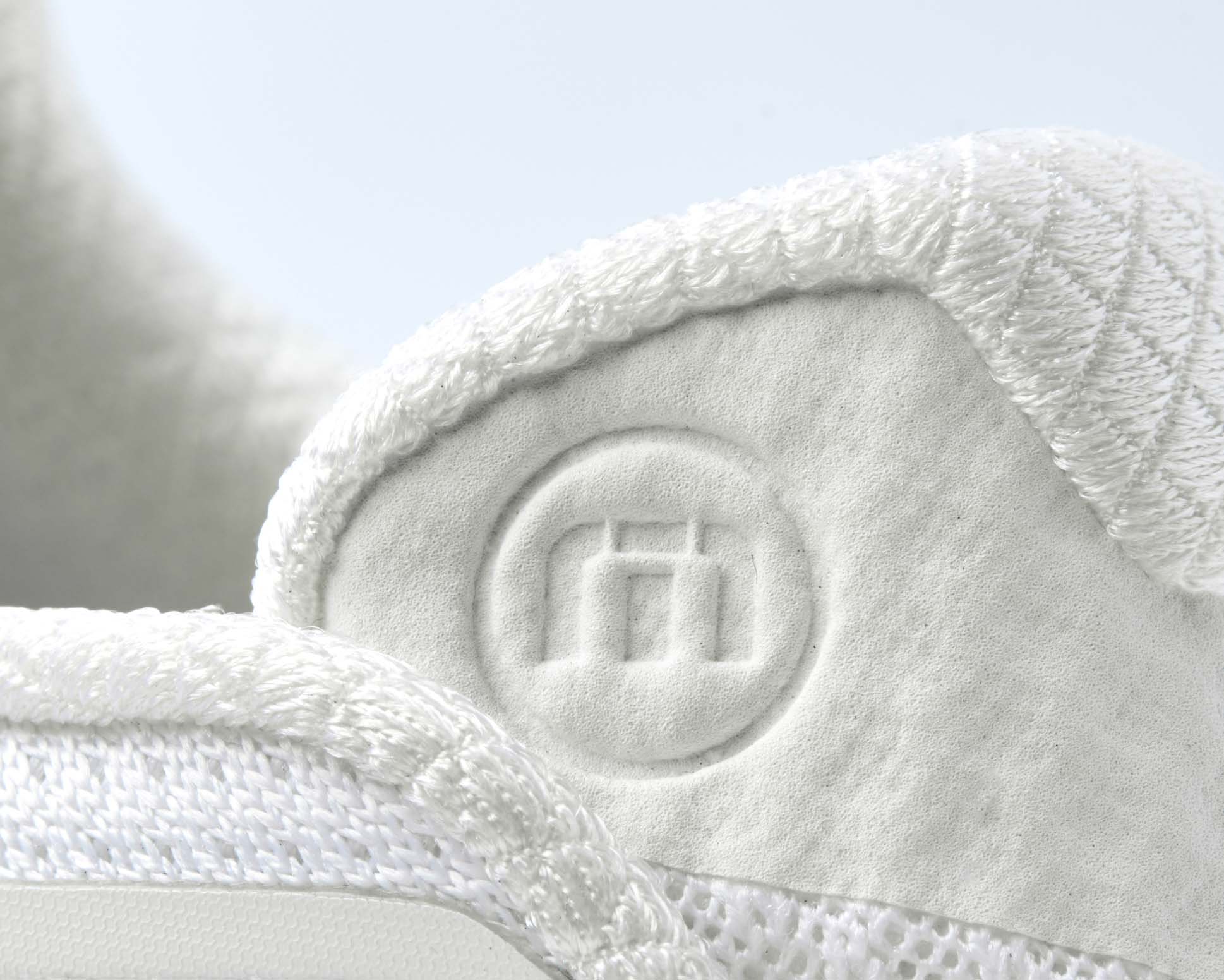 Active Shoe with Easy-to-Wear Designs
