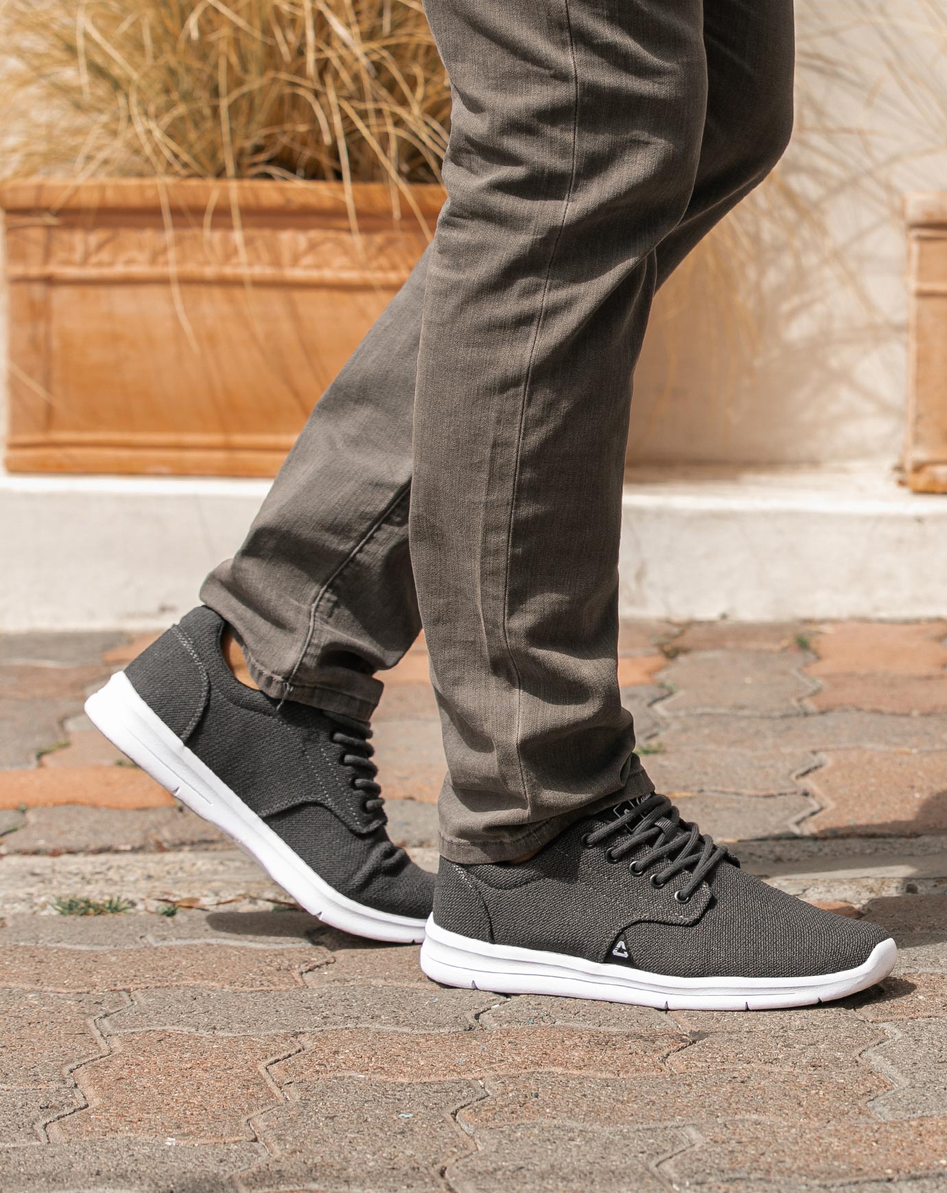 Travis mathew discount shoes sale