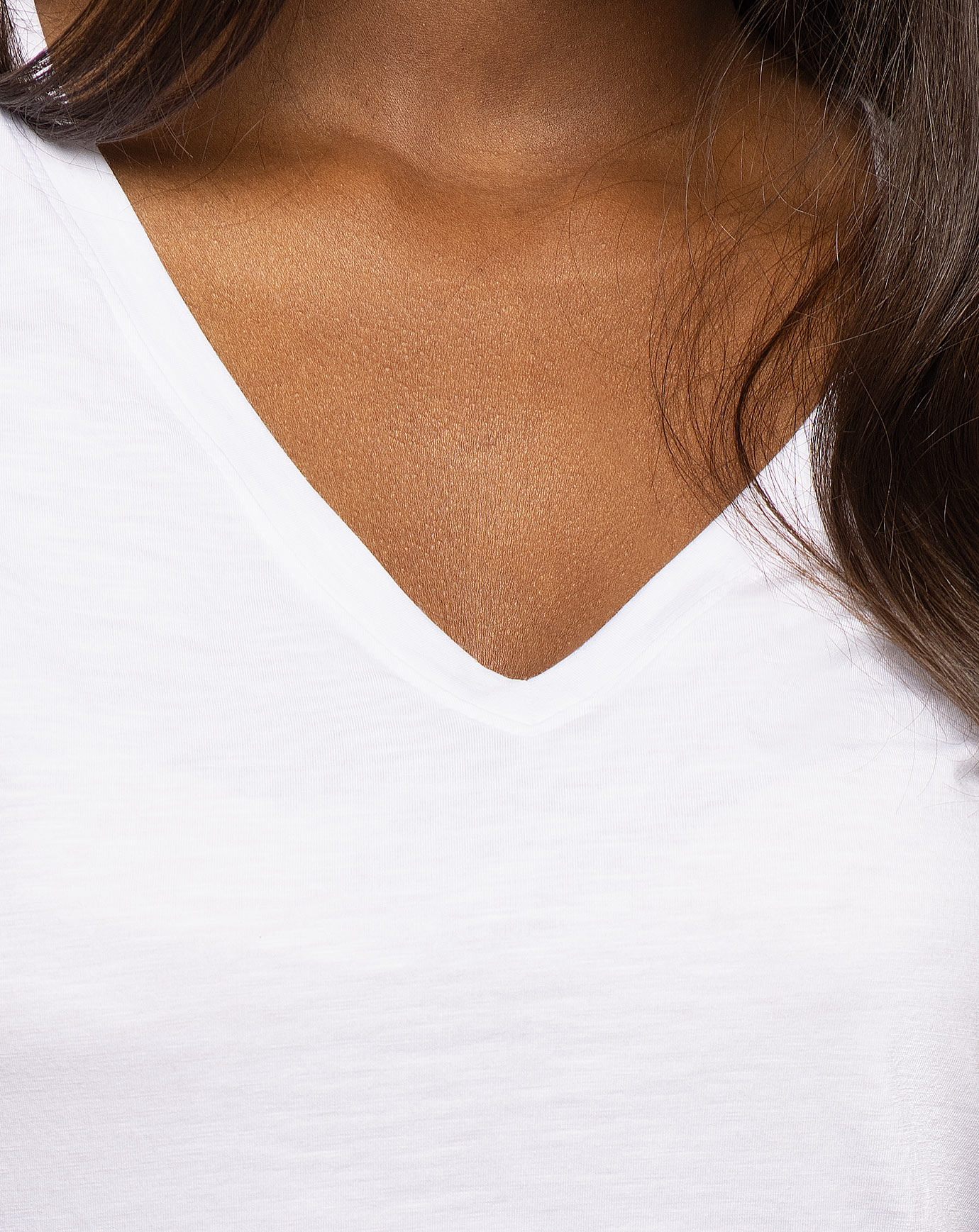 DAY OR NIGHT V-NECK TEE Image Thumbnail 2