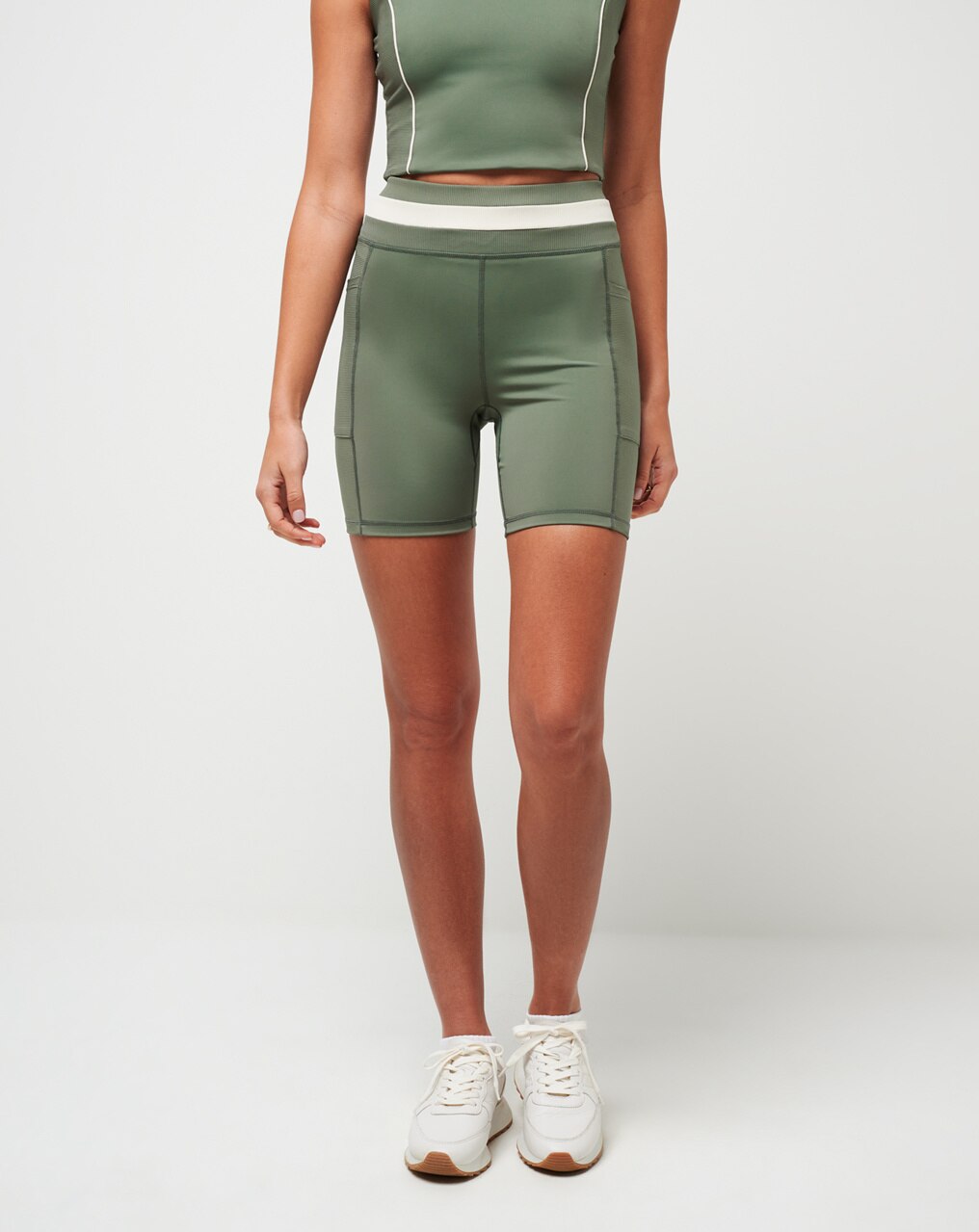 RUNNING WILD MOVEKNIT SHORT 0