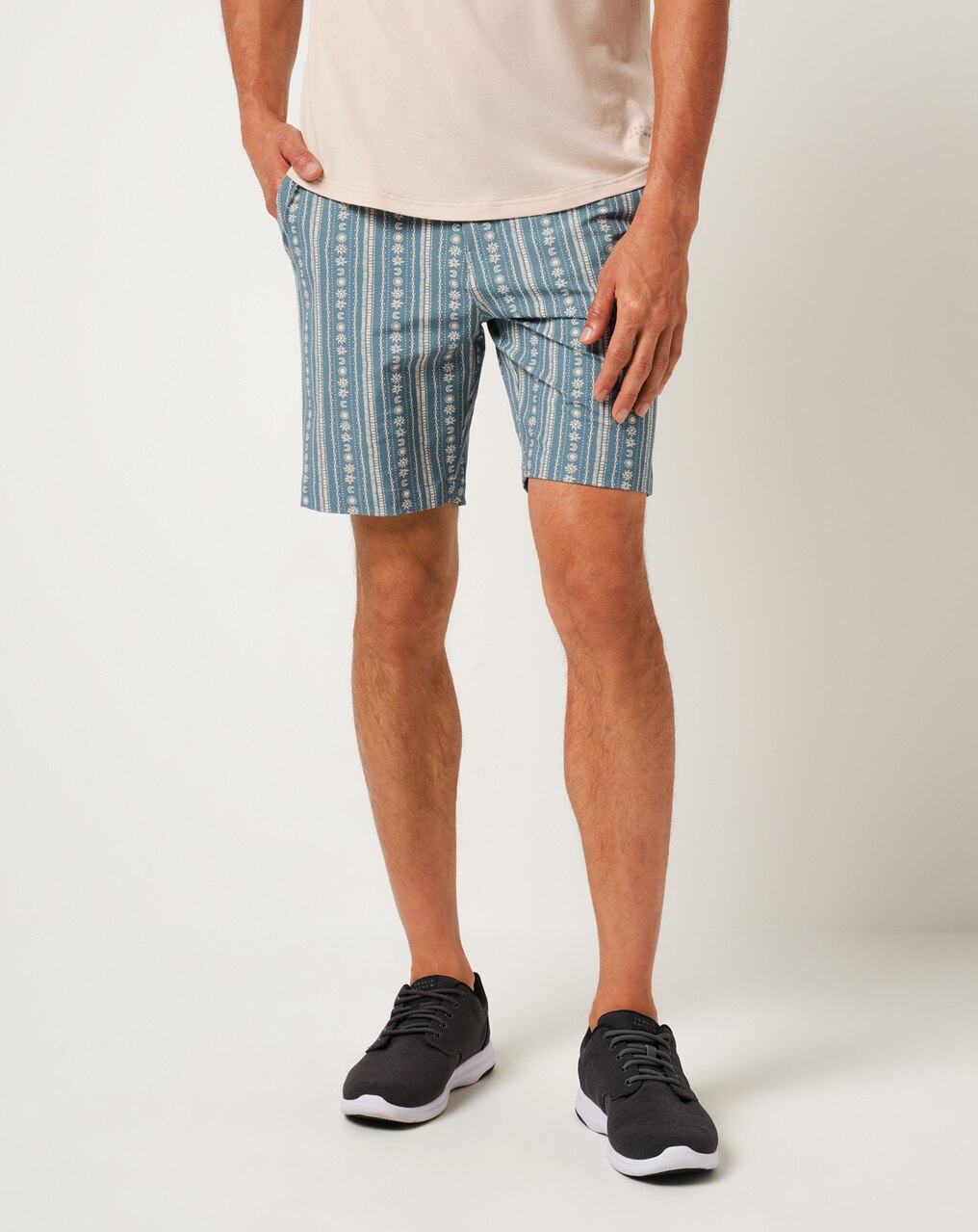 TECH CHINO PRINT SHORT 8IN 0