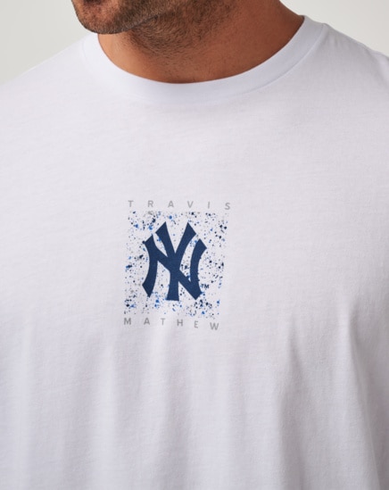 NEW YORK YANKEES IN THE DUGOUT TEE Image Thumbnail 3