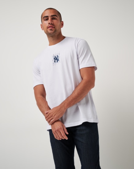 NEW YORK YANKEES IN THE DUGOUT TEE Image Thumbnail 4