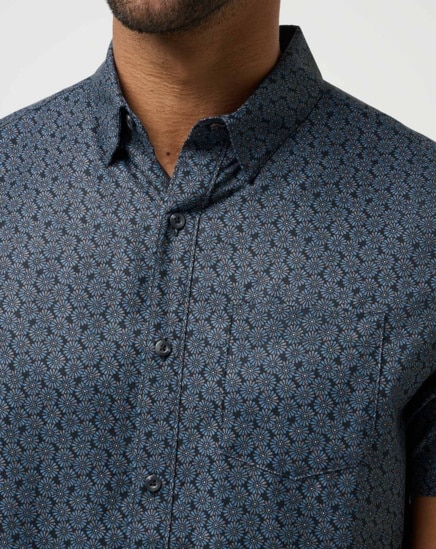 TECHWOVEN COUNTRY MILE BUTTON-UP Image Thumbnail 3