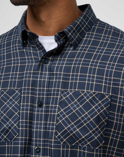 CLOUD FLANNEL PLAID BUTTON-UP Image Thumbnail 3